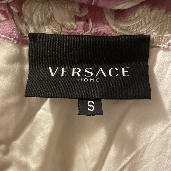 Versace silk limited edition robe - Picture 2 of 5